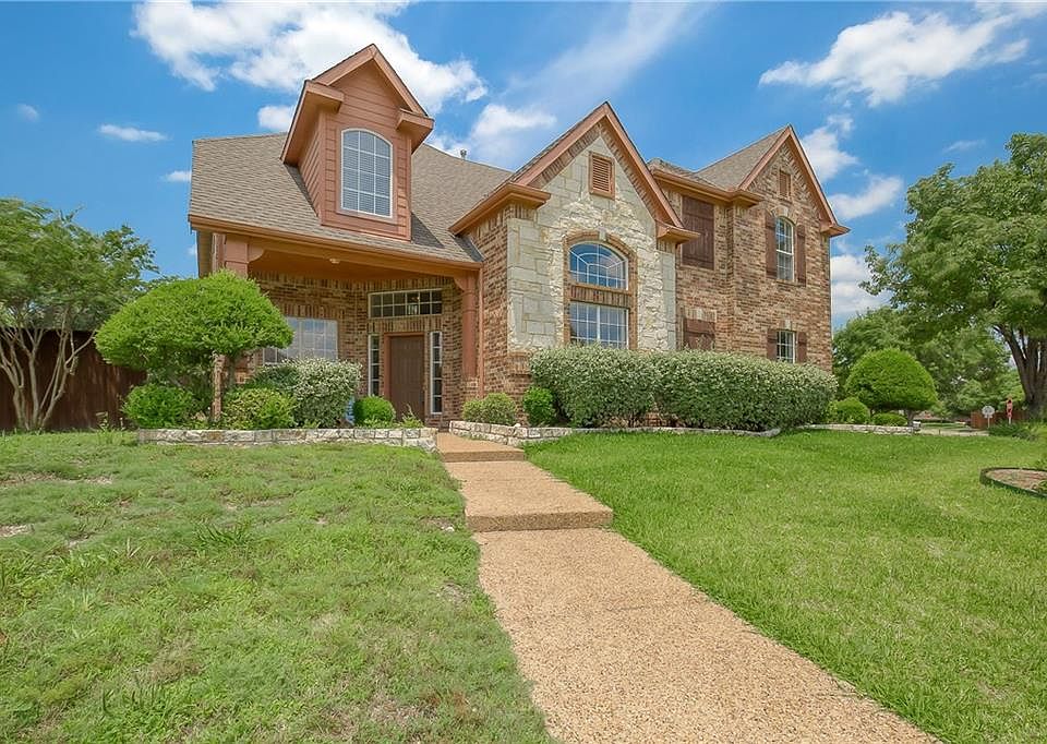 1st image of 305 Greenfield Dr