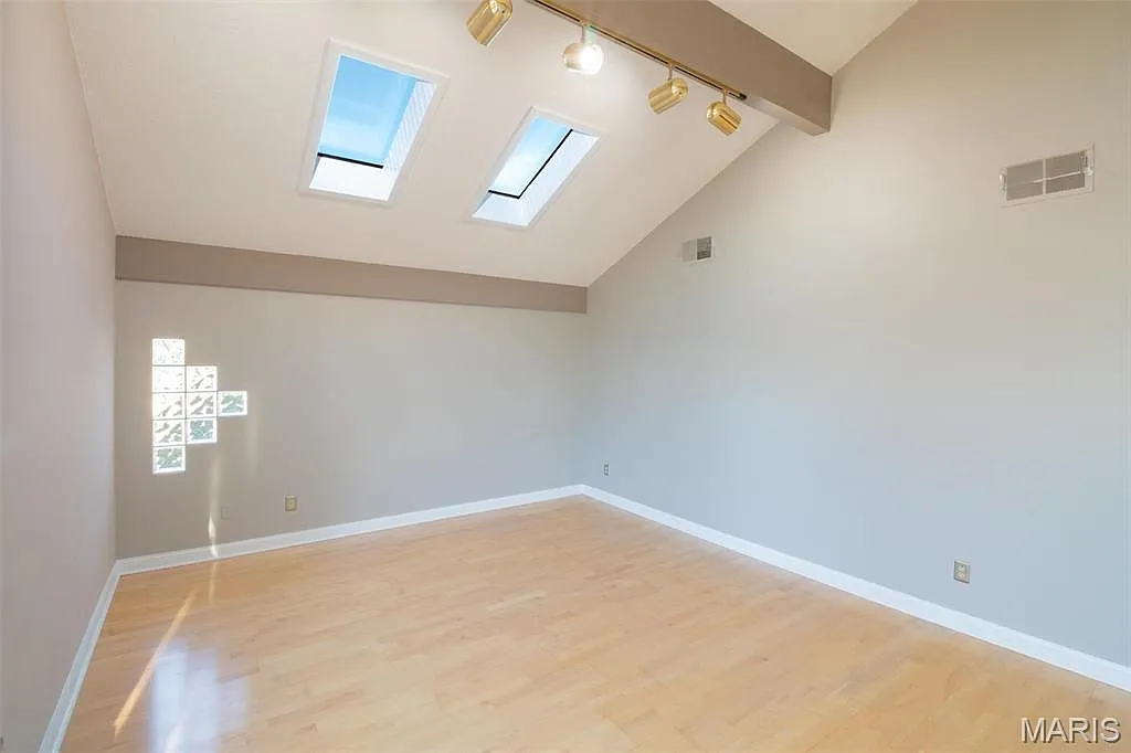 3 bed, 2.0 bath, 2140 sqft, $2,500 — Photo 4
