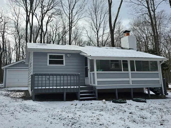 302 Delaware Trl, Pocono Lake, PA 18347