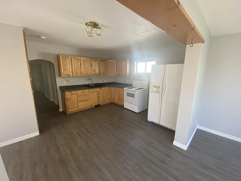 371 Conmee St #B — Photo 3