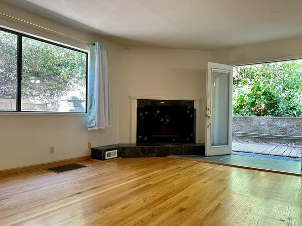 3038 Canyon Rd, Burlingame, CA 94010