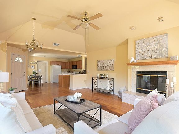 5th image of 1819 Pinecone Ct