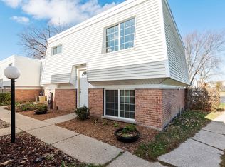 34W657 Elm Ct APT A, St Charles, IL 60174