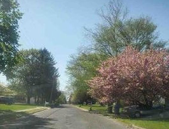 Exterior Neighborhood (street photo)