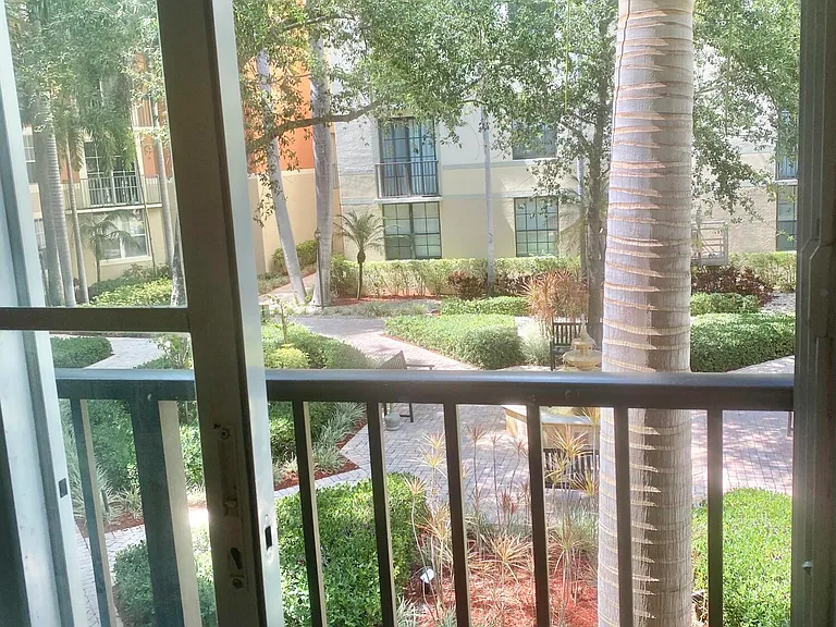 630 Sapodilla Ave #204 — Photo 9