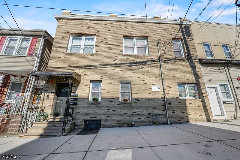 1st image of 319 Harrison Ave