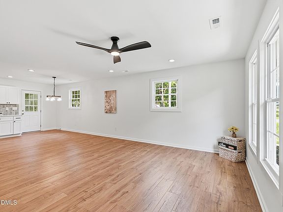 5th image of 802 Felicia St