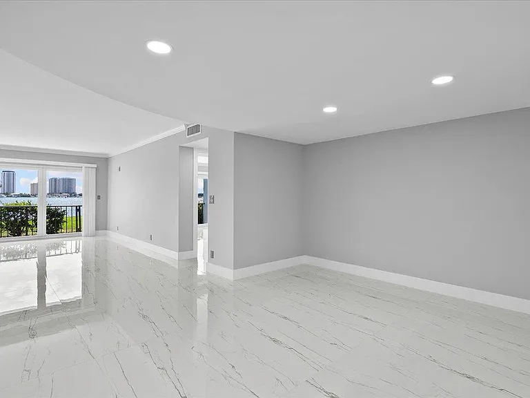 3040 Lake Shore Dr #101 — Photo 9