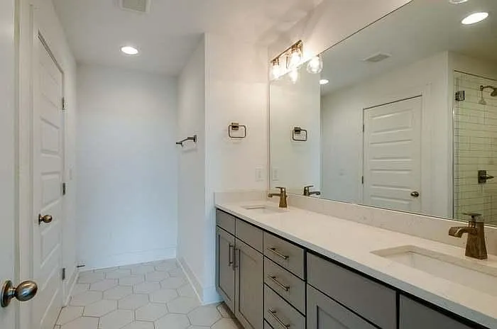 700 James Ave #8 — Photo 11