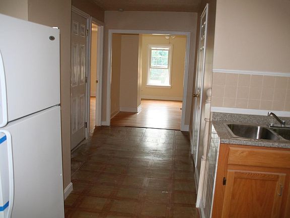 4th image of 29 School St