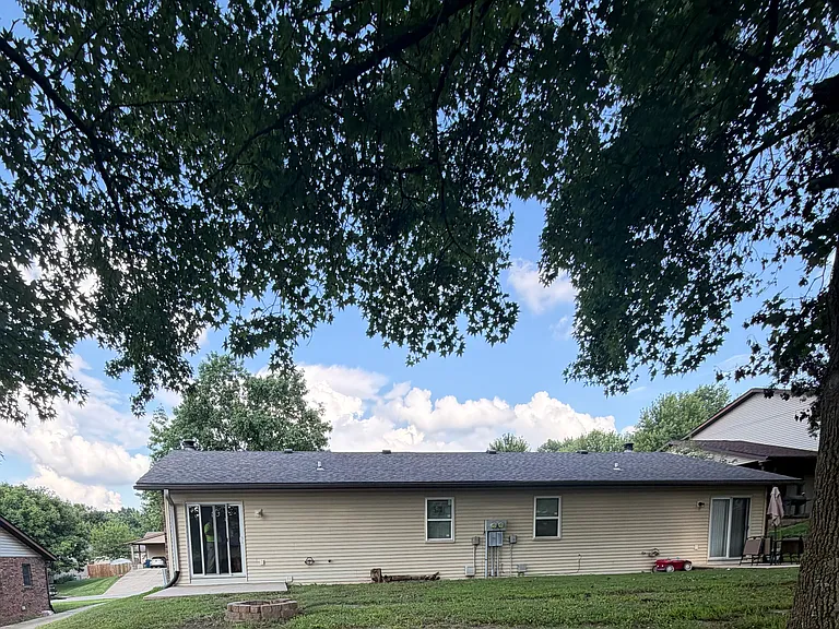 24 Twin Oaks Dr — Photo 3