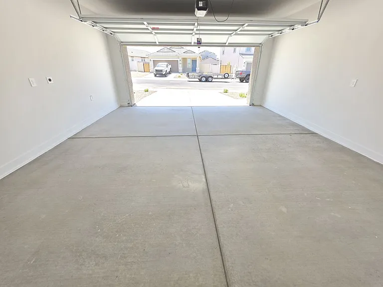 2844 W Shepperd Ave — Photo 31