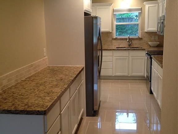 4th image of 3010 Castlewood St