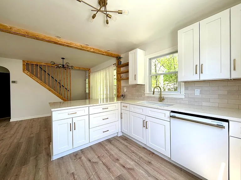 1699 Warrensville Center Rd — Photo 4