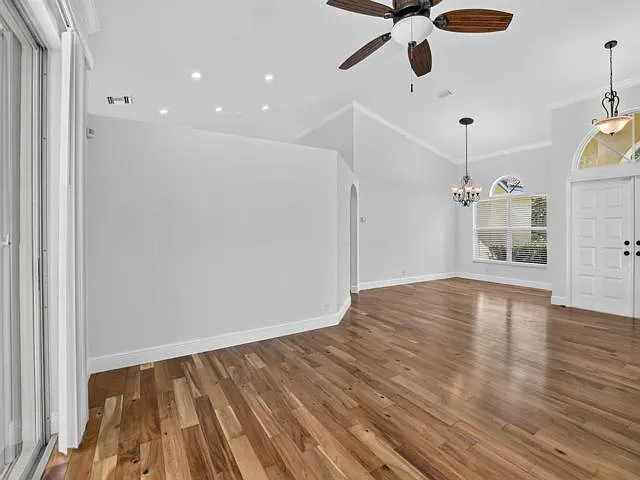 1959 Water Ridge Dr — Photo 2