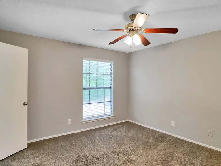 Silverwood Apartments — Photo 58