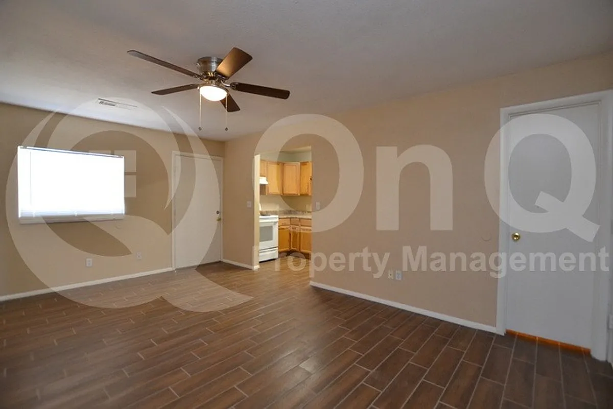 1 bed, 1.0 bath, 555 sqft, $999 — Photo 4