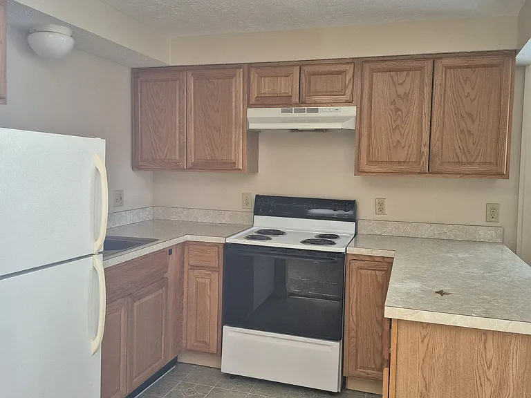 124 E Crain Ave #UP — Photo 3