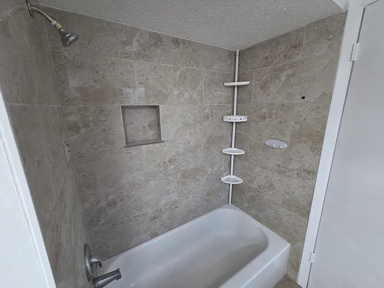 9125 Hunt Club Ln — Photo 11
