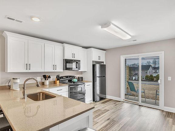 4th image of 219 Chesley Dr