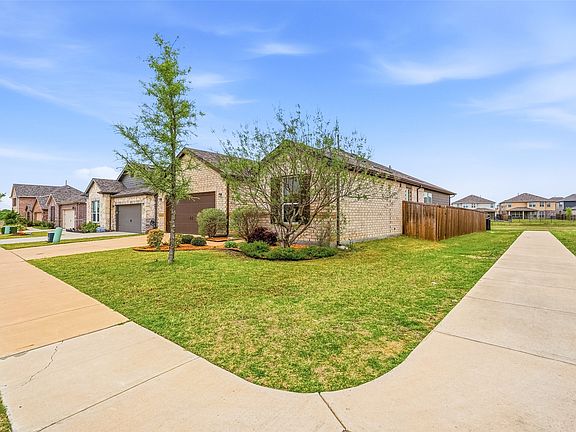 4th image of 960 Tule Dr
