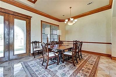 3rd image of 2521 Garrett Ct