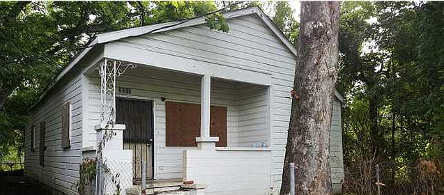 2nd image of 1304 Persimmon St