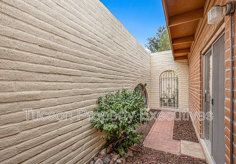 3534 N Palmer Dr — Photo 28