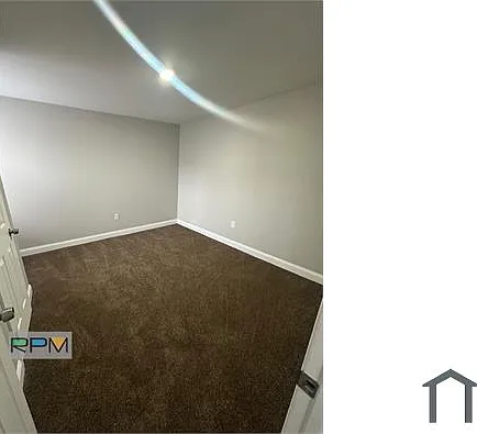 2807 Baker St — Photo 9