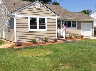 115 Grant Ave, Copiague, NY 11726