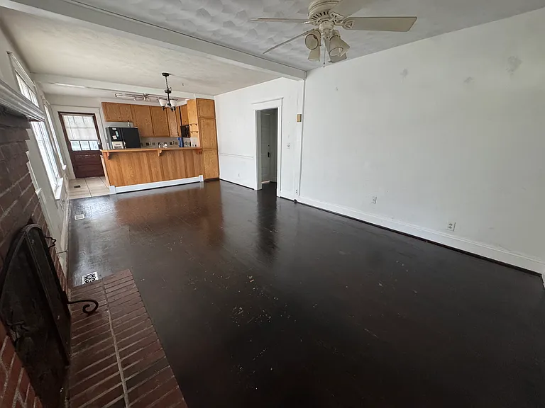 1057 Green St — Photo 10