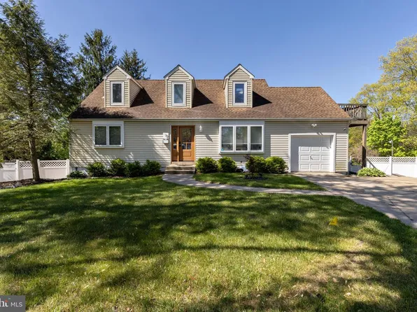 17 Lisa Dr, Blackwood, NJ 08012