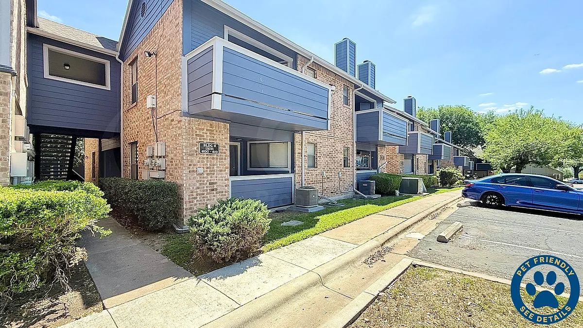 1 bed, 1.0 bath, 389 sqft, $700 — Photo 1