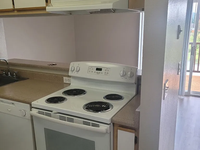Hidden Creek Apartments — Photo 6