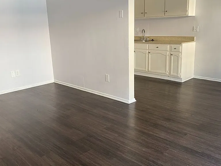 15537 Nordhoff St — Photo 28