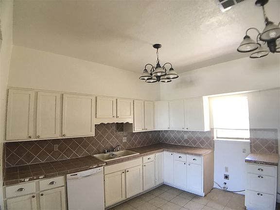 3rd image of 912 Santa Cruz Dr