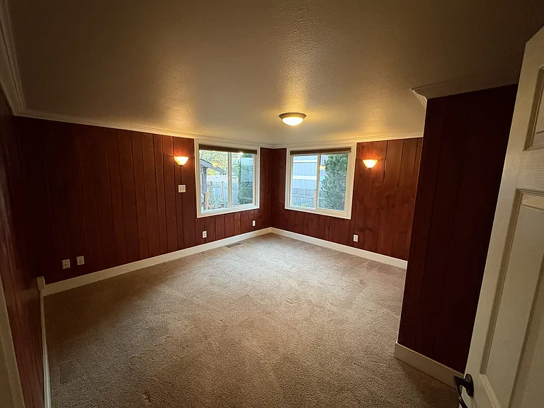 4138 W G St — Photo 4