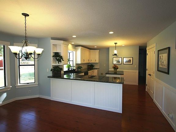 4th image of 7122 Almond Ave