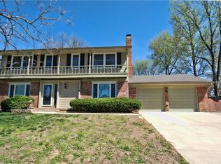 4333 NW Briarcliff Ln, Kansas City, MO 64116