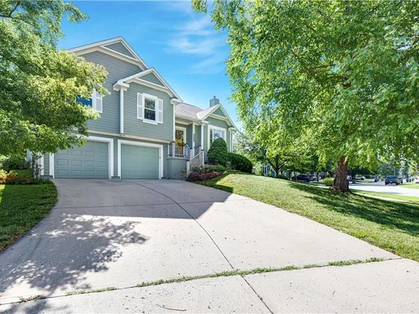 15655 S Apache St, Olathe, KS 66062