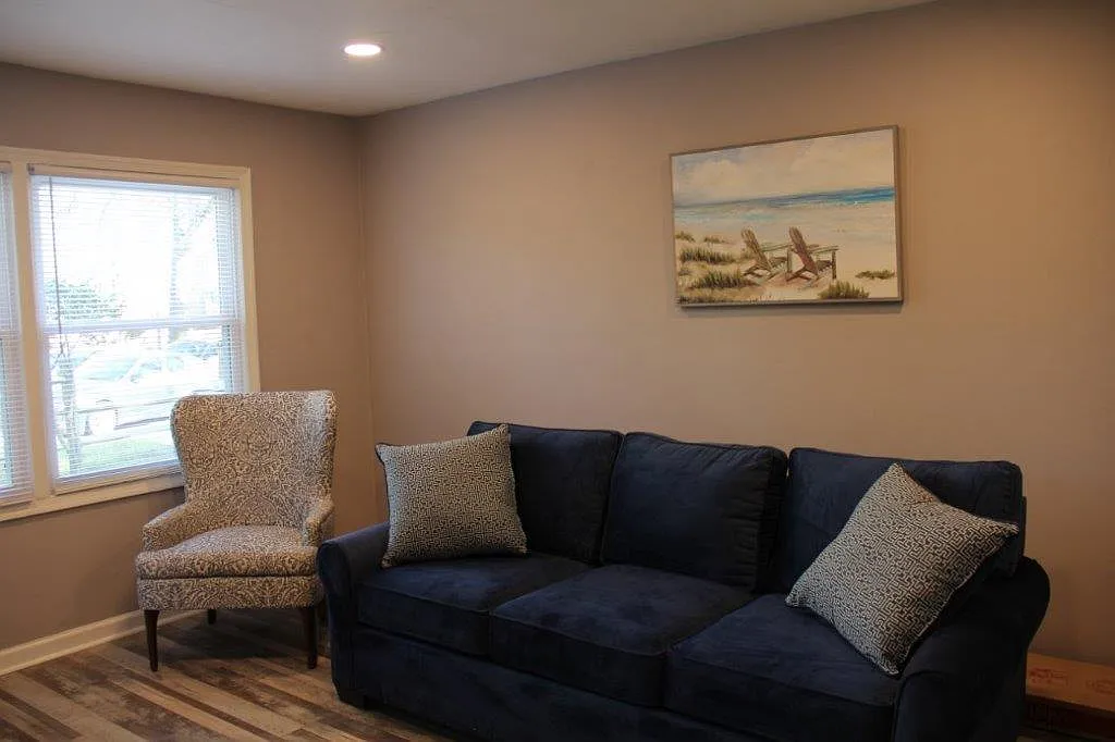 2 bed, 750 sqft, $2,200 — Photo 2