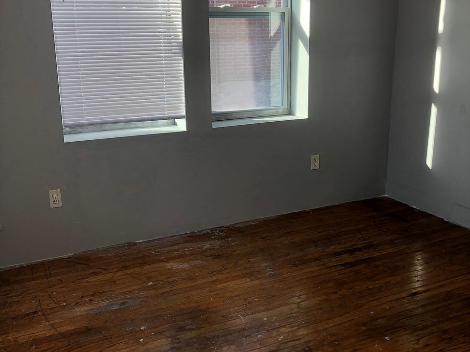 2nd image of 5509 Palm St #4