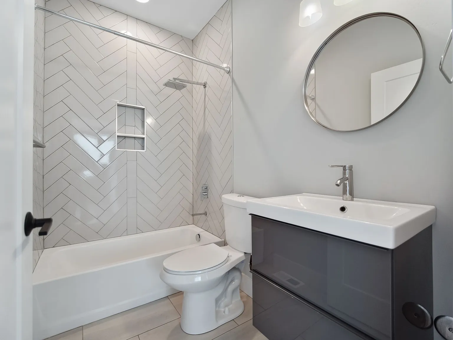 The Ledge At Five Mile! **Move In Special: $1,000 Off First Month's Rent** — Photo 3