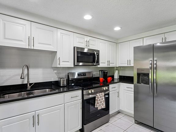 3rd image of 5719 Berlin Dr