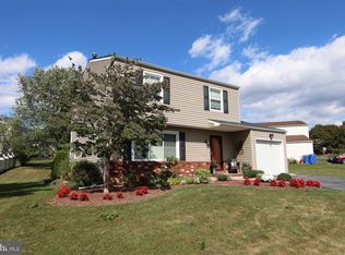 352 Springhouse Rd, Harrisburg, PA 17111