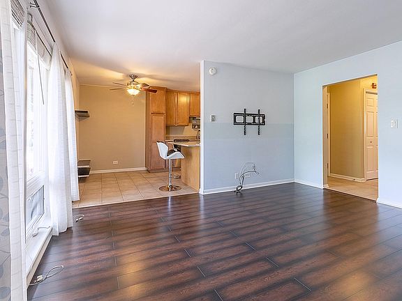 2nd image of 2212 Arbor Cir APT 2