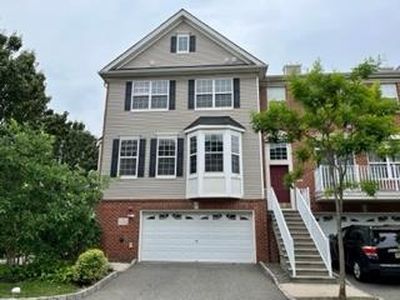 2 Swan Ct, Jersey City, NJ, 07305