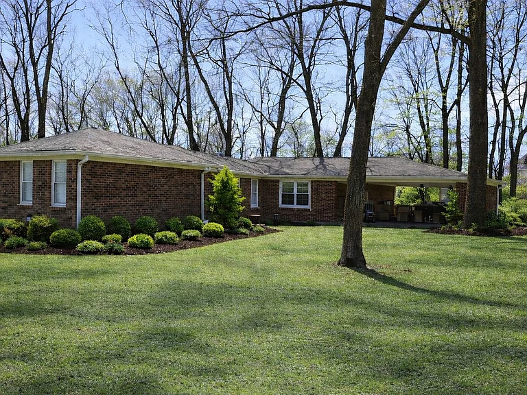 101 W Hillwood Dr #A — Photo 1