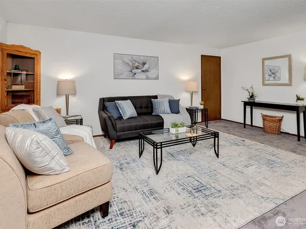 7520 208th Street SW #A101, Edmonds, WA 98026