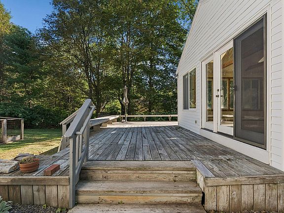 3rd image of 542 Mitchell Road